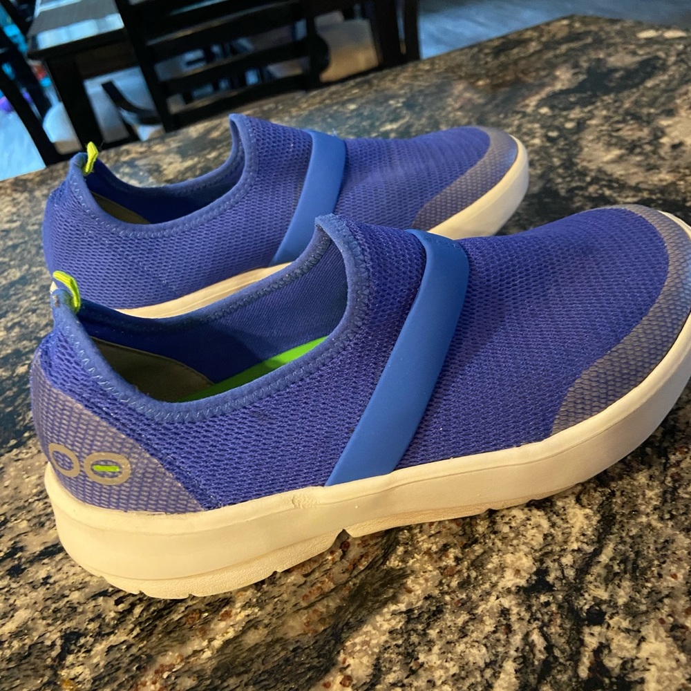Women’s OOFOS shoes oomg low shoe- blue